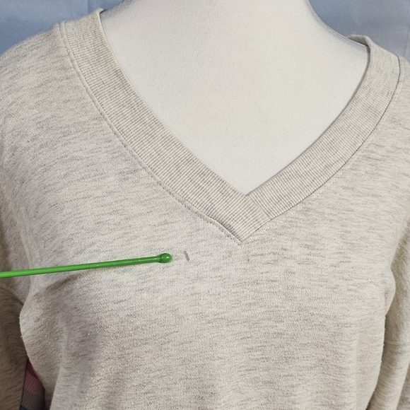 DEMOCRACY | COTTON BLEND CROPPED SLEEVE DOUBLE V NECKLINE SWEATSHIRT PUL… - Picture 15 of 16